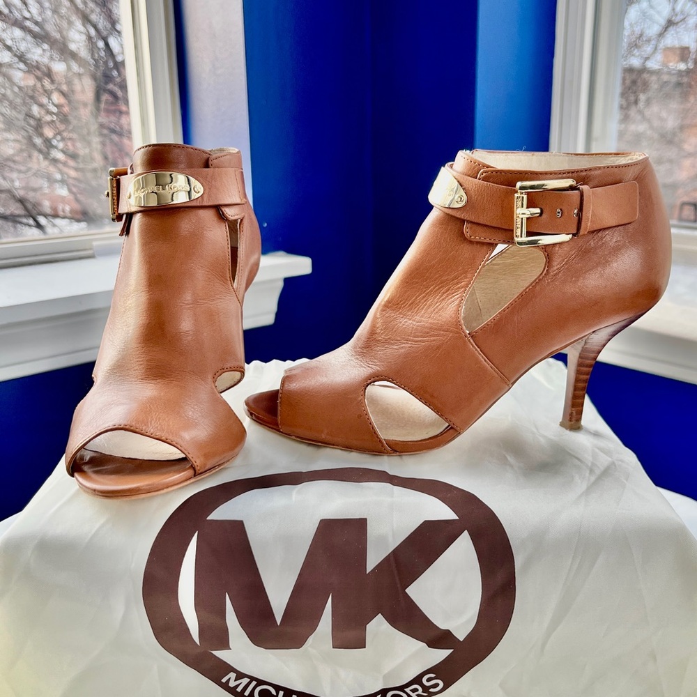 Michael Kors Tan Leather Peep-Toe Heels, size 7M